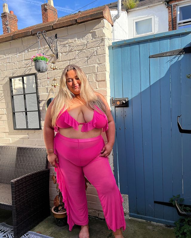 Instagram post by @theblondishblog for Doll Beauty. Caption reads: This has got to be the most barbie outfit of all....