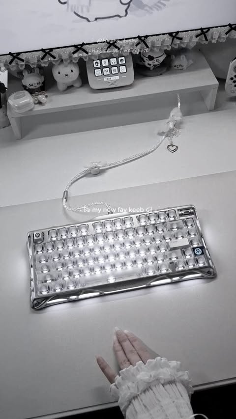 Instagram post by @kimora_kocho for GravaStar. Caption reads: [...] keyboard 𐔌՞ ܸ.ˬ.ܸ՞𐦯 ₊˚⊹ ᰔ thank you....