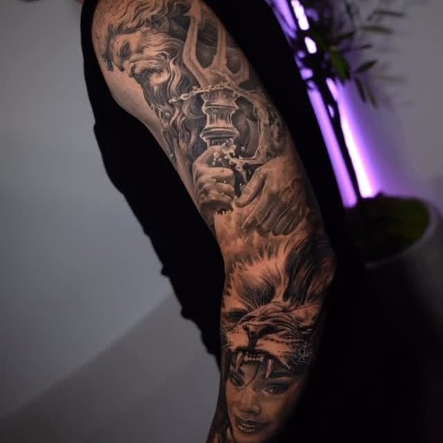 Instagram post by @tatubaby for Fkirons. Caption reads: Tattoo Sleeve designer🖤
Booking Tampa Tattoos....