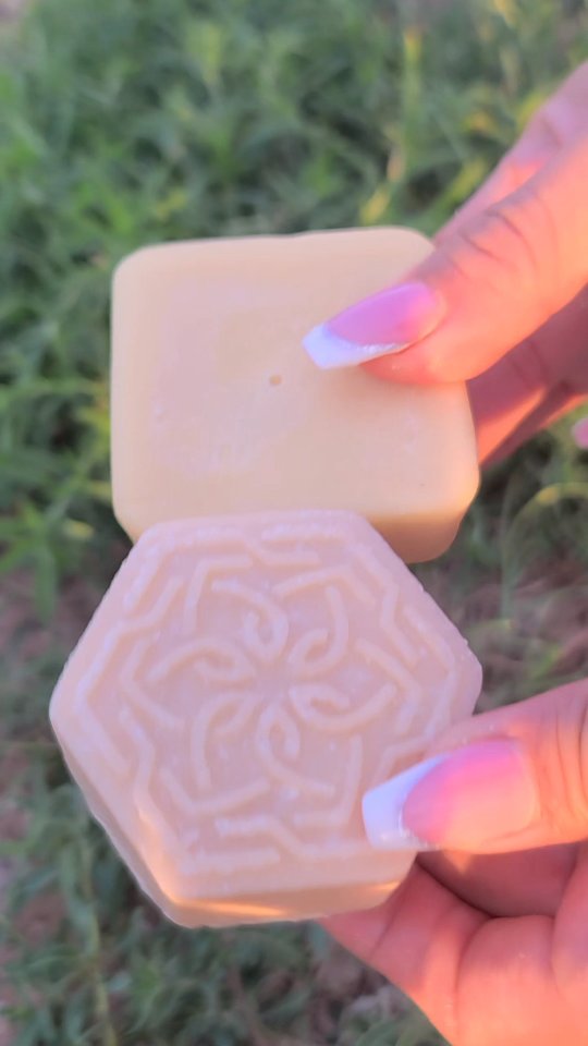 Instagram post by @yadzirimakeupartist for VIORI. Caption reads: Viori Advanced Repair Shampoo Bar 🫧🫧
For dry....