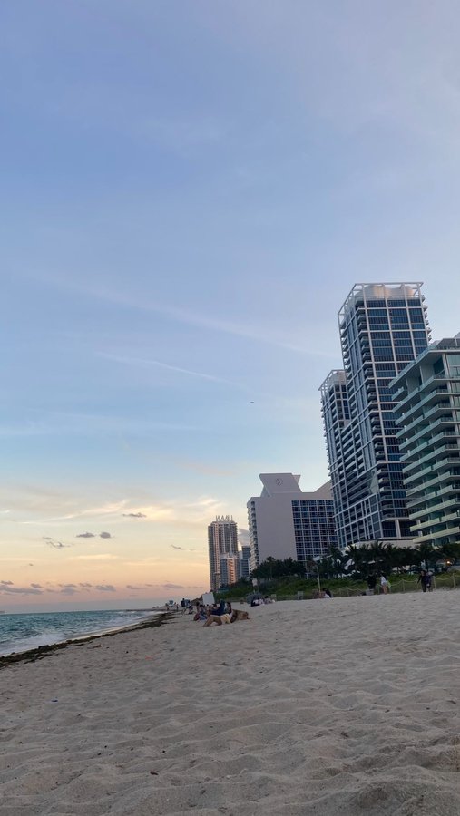 Instagram post by @gabyteemua for Alamar Cosmetics. Caption reads: If @sabrinacarpenter was an Alamar product she’d....