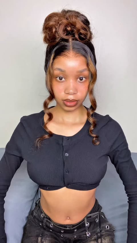 Instagram post by @gorgiiie_m for Luvme Hair. Caption reads: NatureMAX™ 200% Density Ombre Brown
Loose Wave....