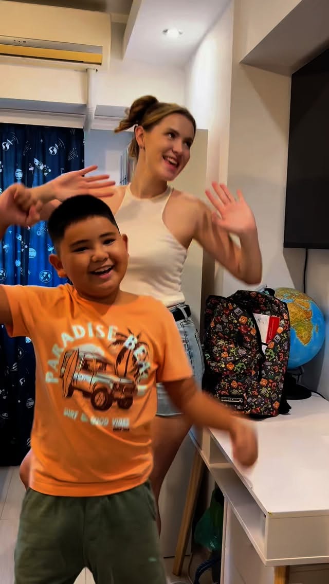 Instagram post by @mbatinabule_official for Kaufland Romania. Caption reads: Ghiozdan complet de Back to School cu doar 100 de....