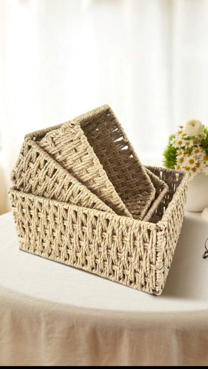 Instagram post by @iamfrancescamazza for A-DERMA. Caption reads: 5 trucchi salvaspazio da non perdere ! 
🔍 Cerca....