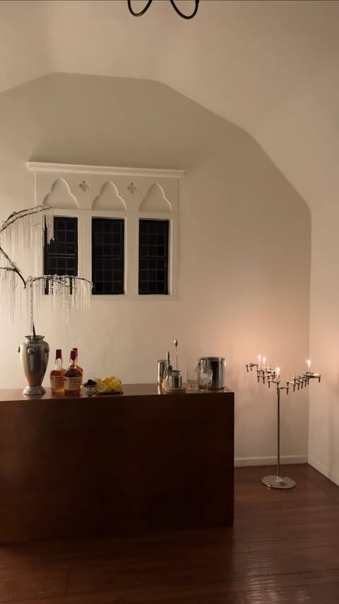 Instagram post by @want.zamora for Maker’s Mark. Caption reads: [...] and good cocktails thanks to @makersmark....