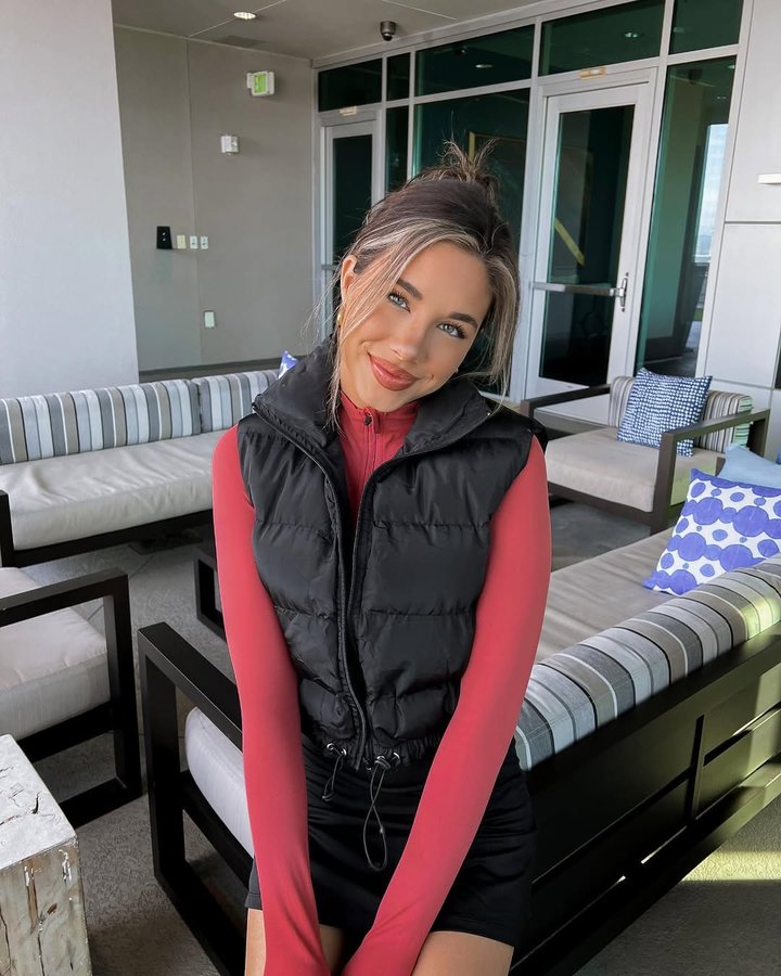 Instagram post by @inatalieking for GOLD HINGE. Caption reads: [...] 3 besties!!!! 

Today I teamed up with....