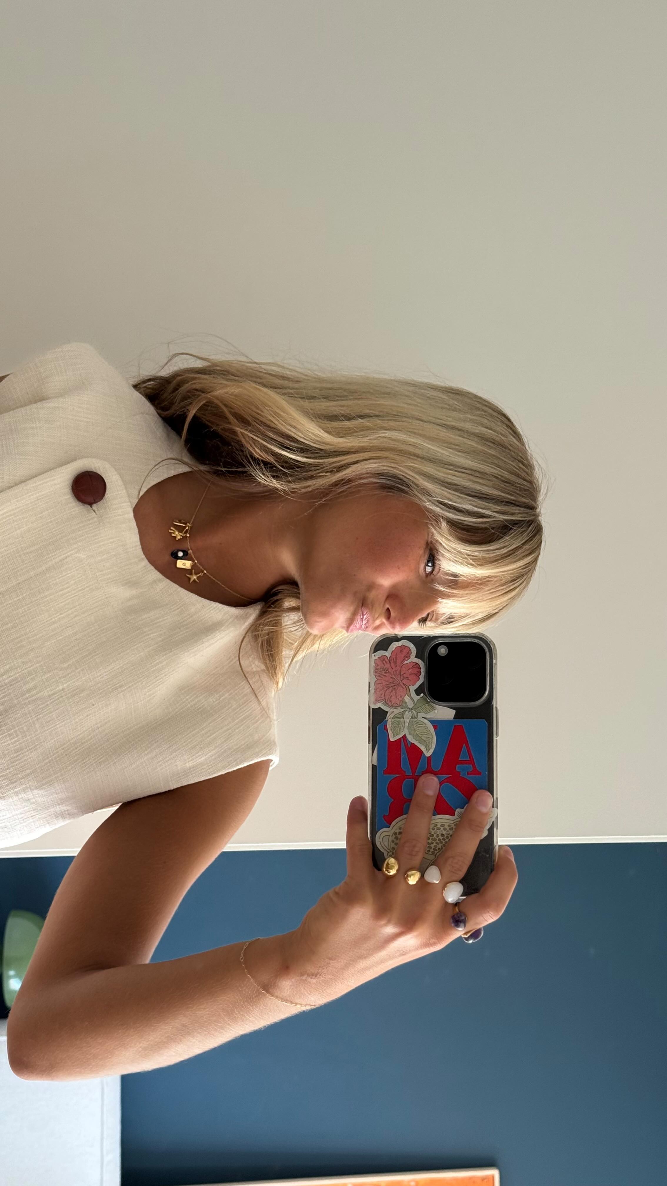 Instagram post by @caetanaba for PDPAOLA. Caption reads: [...] a symbol of what matters most to me.....