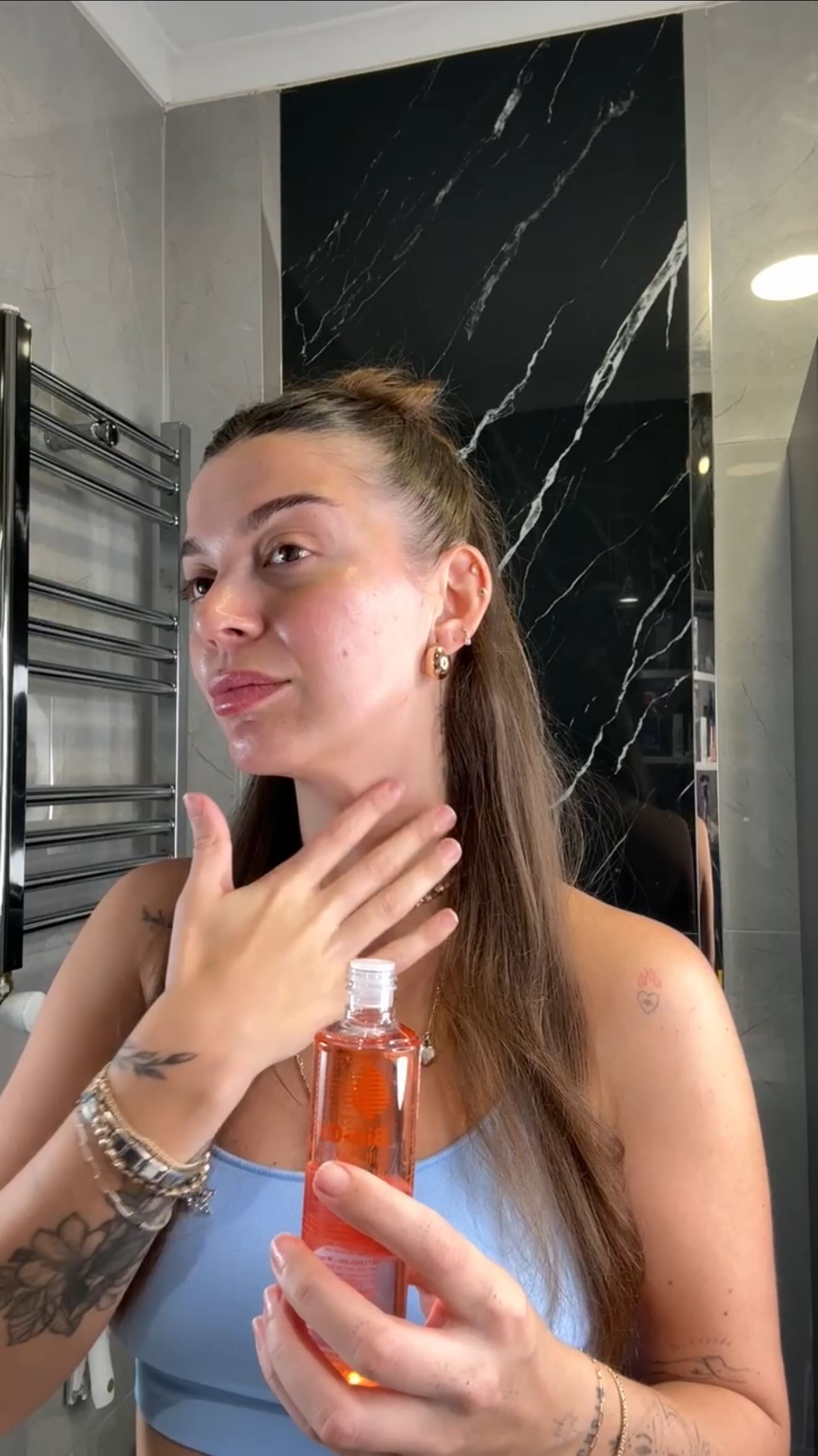 Instagram post by @dilaalbayrak for Bio-oil. Caption reads: istanbul’da kız kardeşimle bir gün vlog🤍  her....