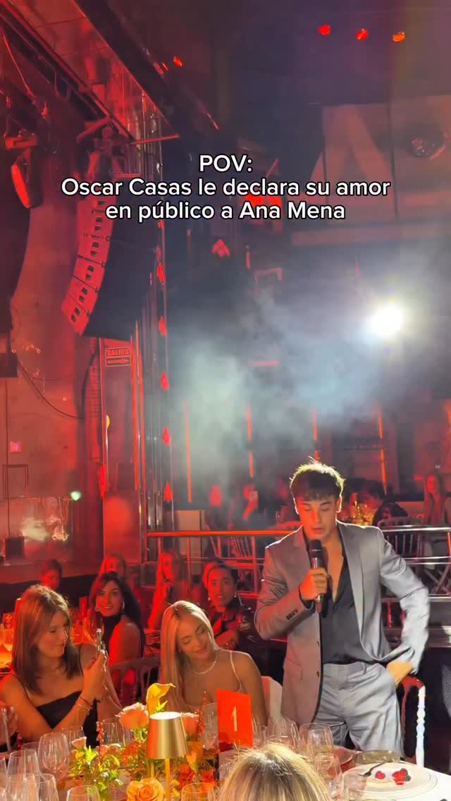 Instagram post by @alexsinos for Glamour. Caption reads: Oscar Casas le declara su amor a Ana Mena ✨

Vía....