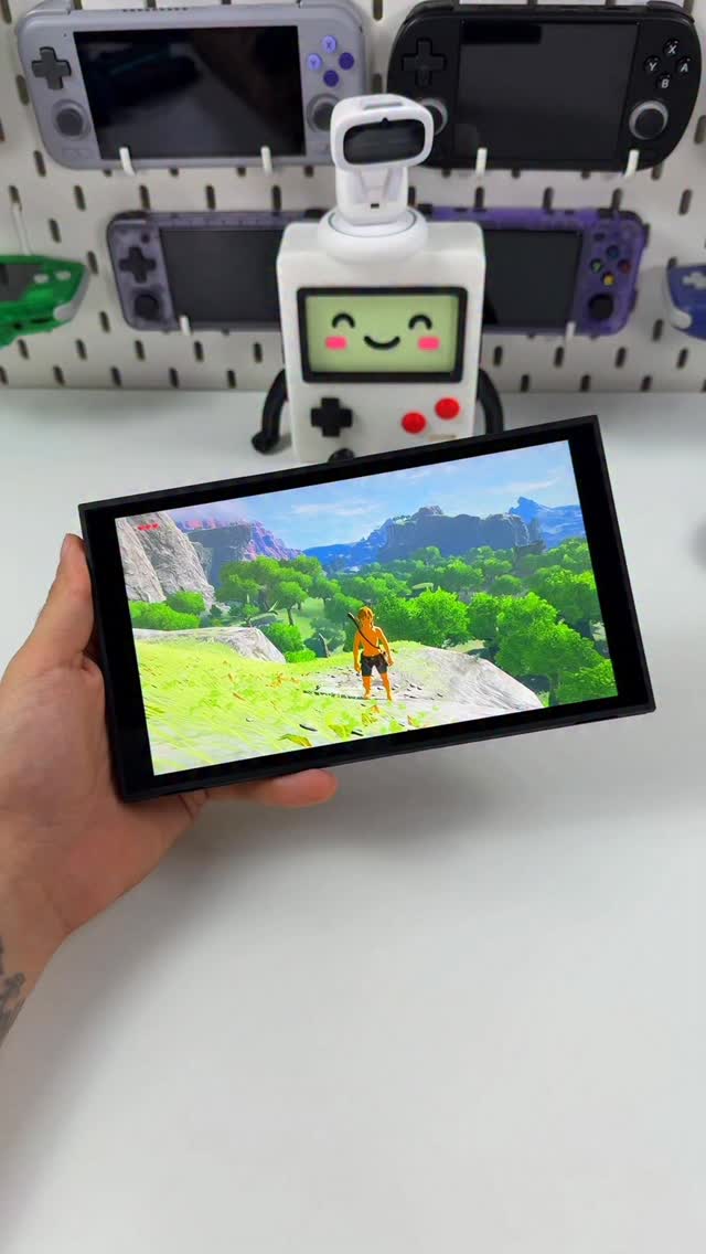 Instagram post by @at_amazingthing for GeekShare. Caption reads: No cometas este error si te compraste una Nintendo....