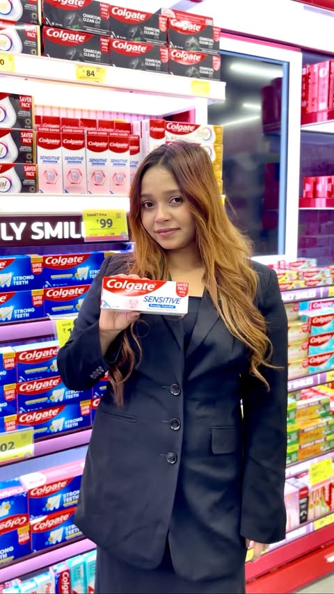 Instagram post by @makeupartist_priyanshi for Colgate. Caption reads: [...] real paisa vasool deal at Reliance 🪥✨....