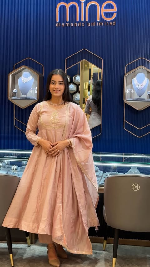Instagram post by @_patna_shehar_mein for Malabar Gold and Diamonds. Caption reads: [...] & elegant diamonds. 📍Visit....