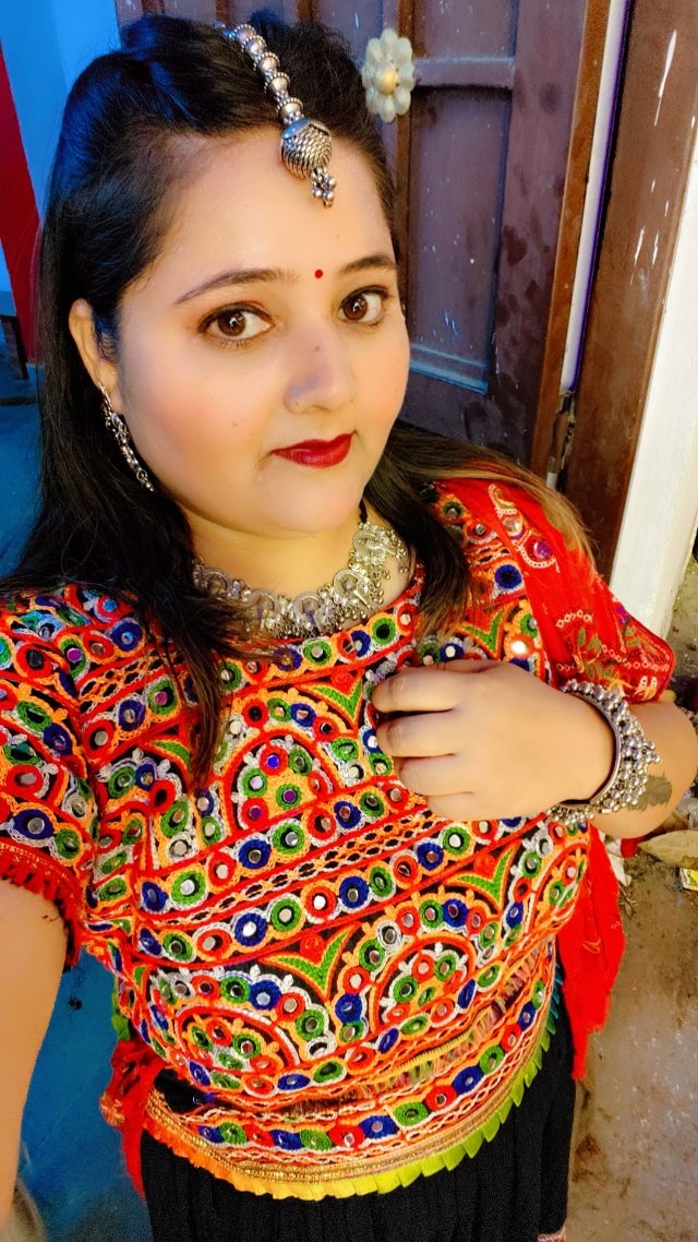 Instagram post by @kritika__10k___ for Smytten. Caption reads: Dull to Bright in Minutes | #GarnierSerumWash....