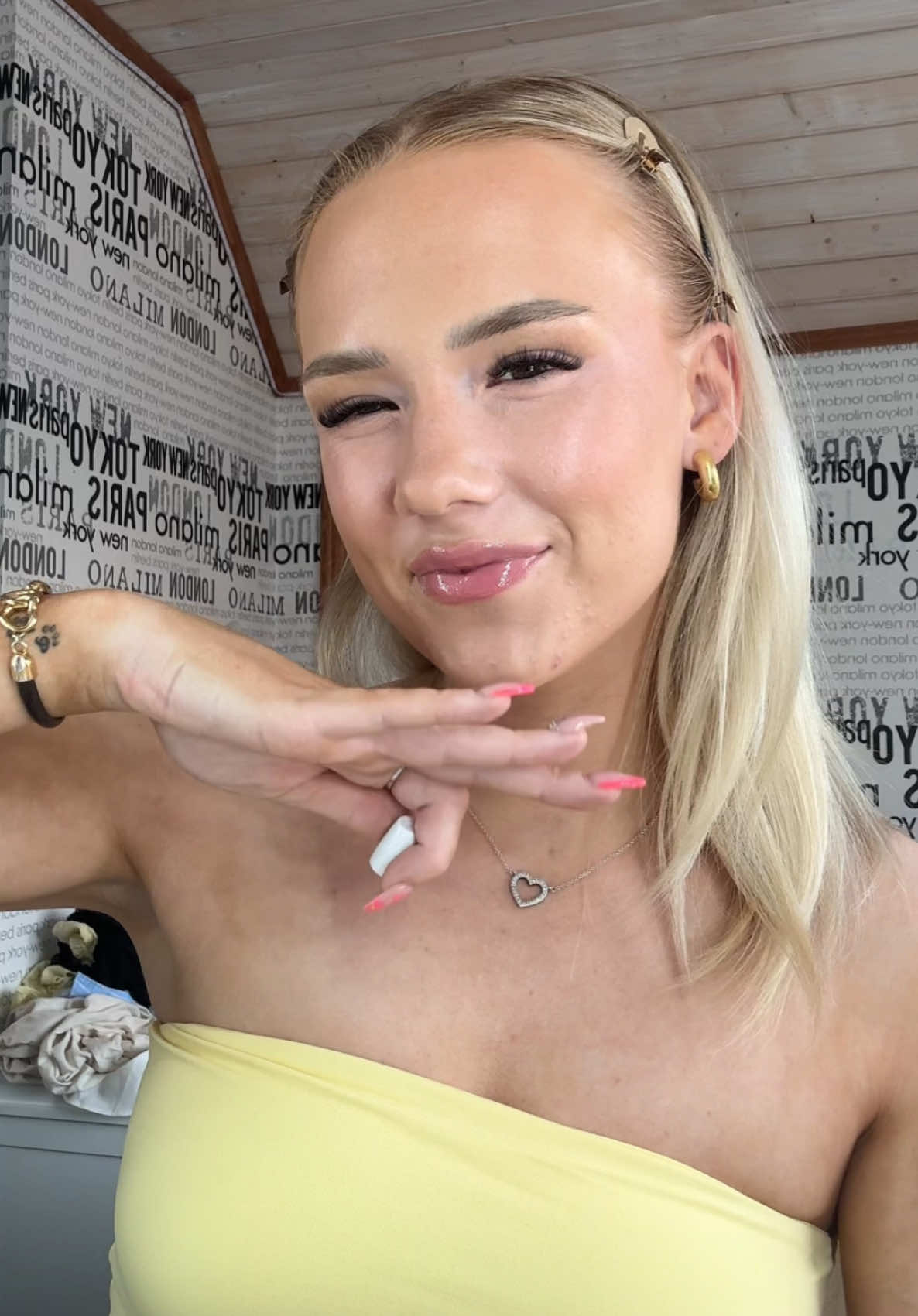 TikTok post by @maikkumaleija for Max Factor. Caption reads: jeii lisää meikkivideoita yhteistyössä @Max Factor....