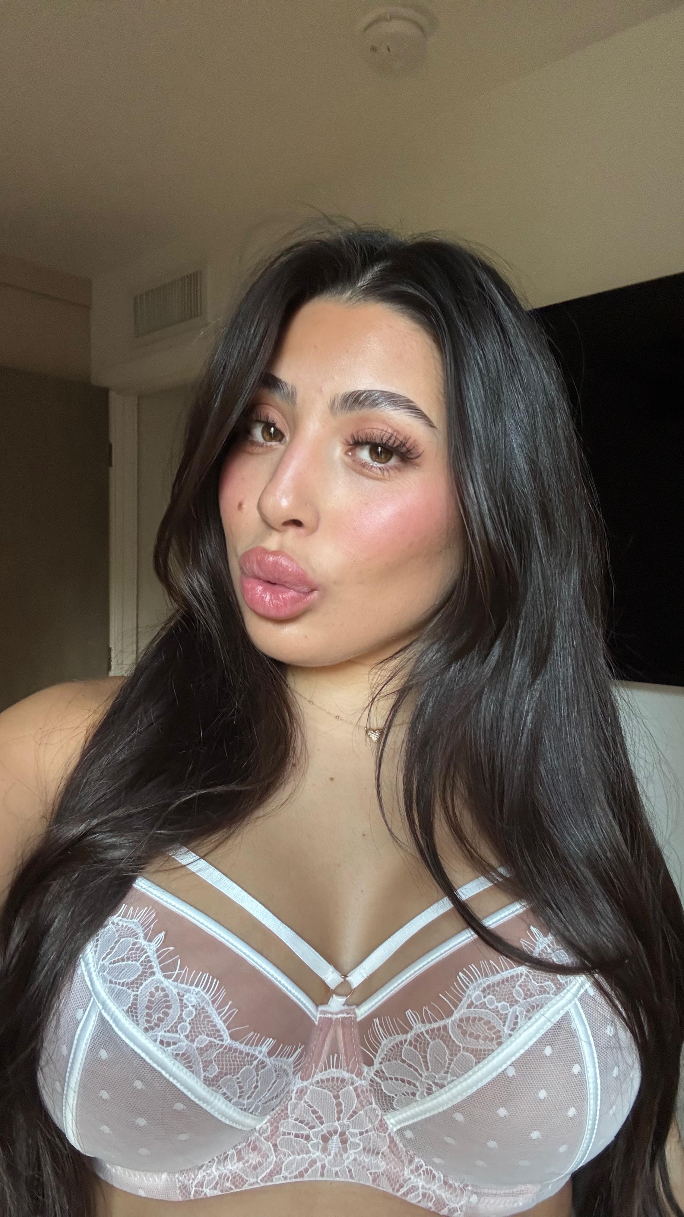 Instagram post by @athenabreaux for SheCurve. Caption reads: [...] ATHENA at checkout. 

#bra #lacebra....