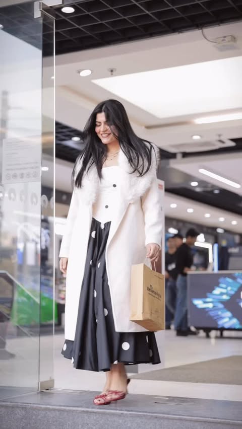 Instagram post by @thatbohogirl for Reliance Digital. Caption reads: Yeah, this stood out!! ✨ Tried the camera,....