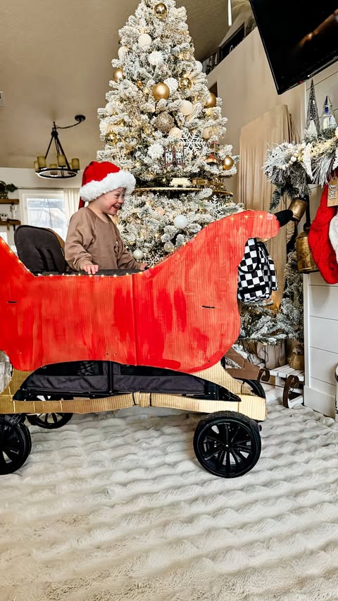 Instagram post by @tailynnvictoria for WonderFold. Caption reads: [...] our everyday chaos a little....