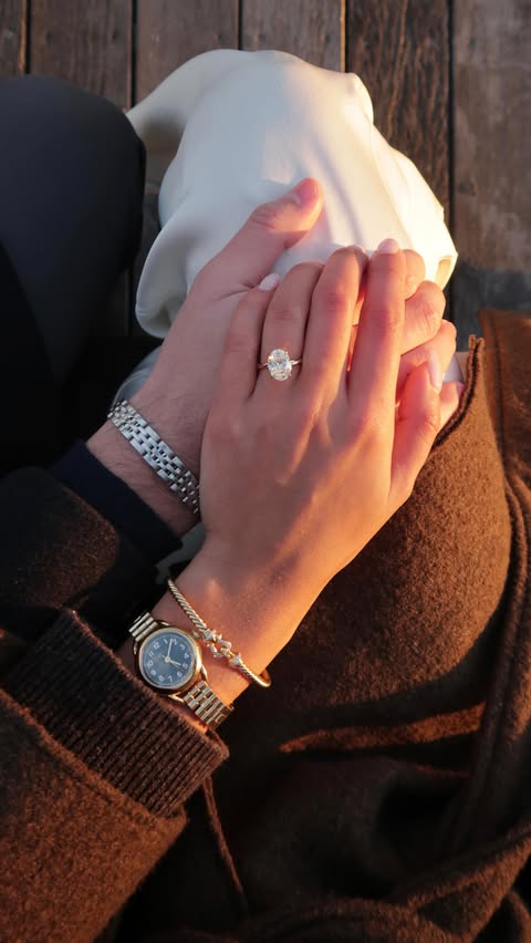 Instagram post by @laila_elnaggar for Dazzle Dry. Caption reads: [...] 💅🏽 
wearing @dazzle_dry in ski lift....