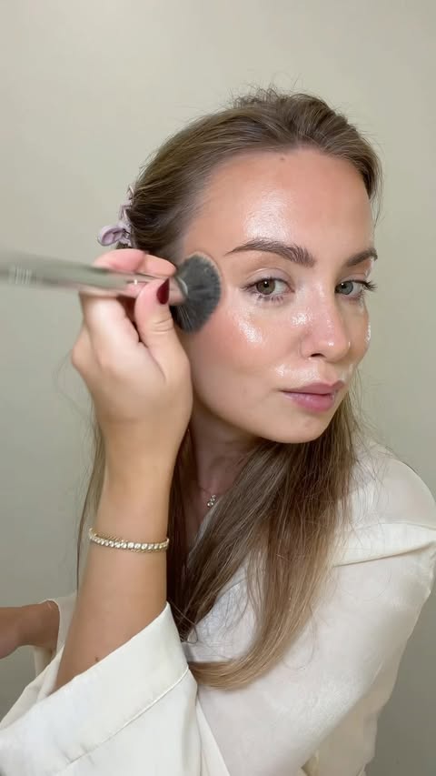 Instagram post by @ssiniss for CAIA COSMETICS. Caption reads: [...] olla hiki otsalla 😅 mainos/pr....
