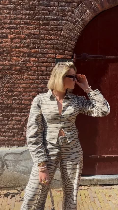 Instagram post by @xlizvdhurk for LOAVIES. Caption reads: #girlsgoneloavies #festivalfits #gifted....