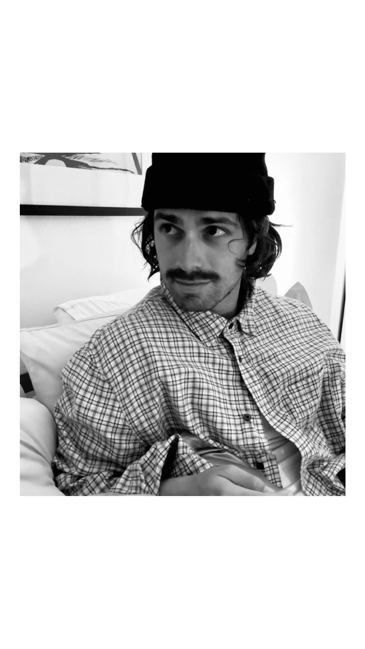 Instagram post by @max4cracks for Electrolit. Caption reads: [...] least she’s staying hydrated, thanks....