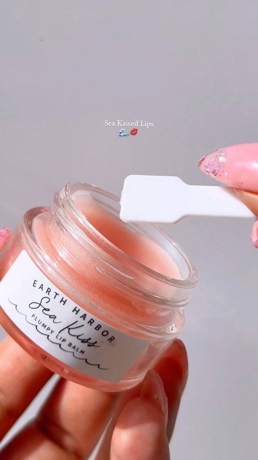Instagram post by @__karen_blanco__ for Earth Harbor. Caption reads: #earthharborambassador First scoop magic ✨💋....