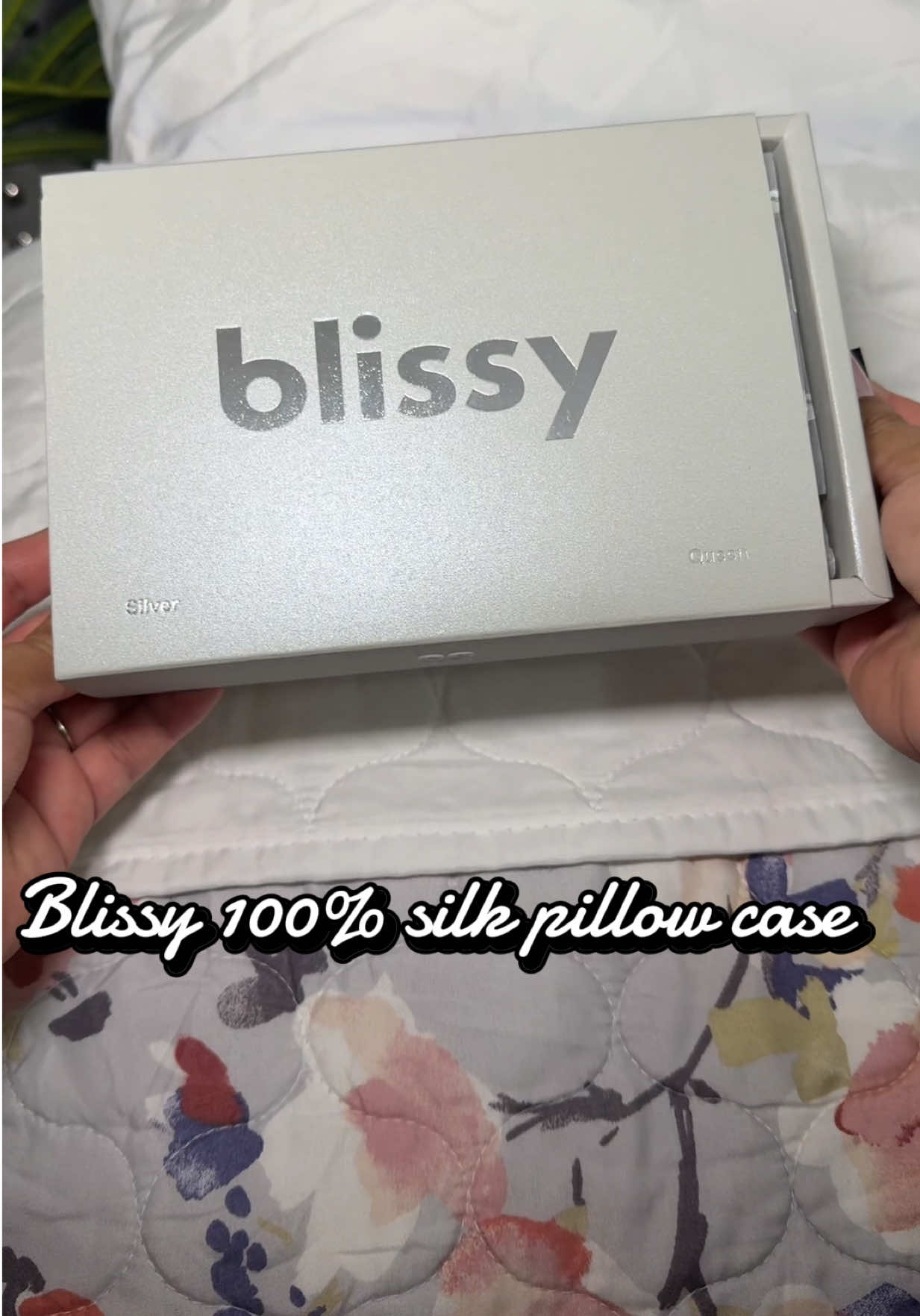 TikTok post by @laura_lopez0910 for Blissy. Caption reads: [...] silk pillowcase ✨ from @Blissy Brand code:....