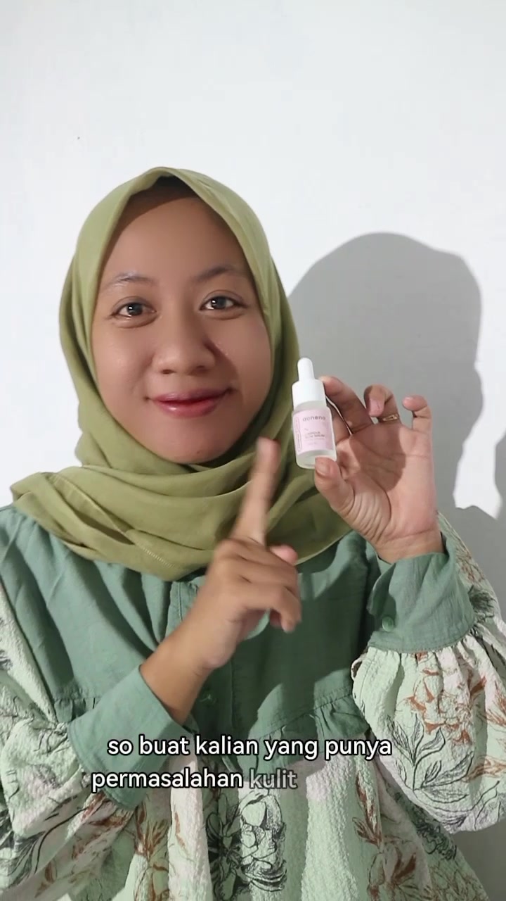 TikTok post by @amaziakuu for Acneno Indonesia. Caption reads: Serum nya recommended banget buat klian coba....