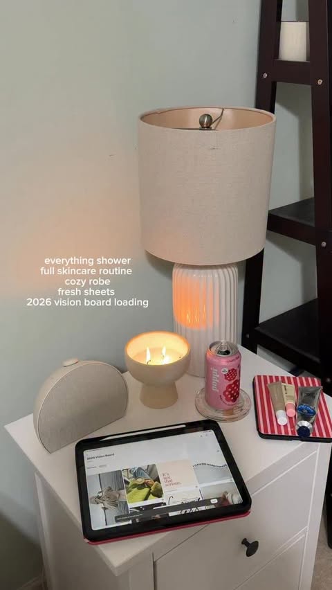 Instagram post by @anniesilkaitis for Poppi. Caption reads: [...] new year !!!! 

#newyearseve #stayingin....