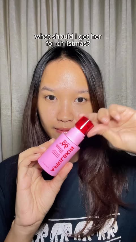 Instagram post by @sesiliaevelyn for APRILSKIN. Caption reads: [...] dont worry, i got you! 🎄🎁✨

🏷️....