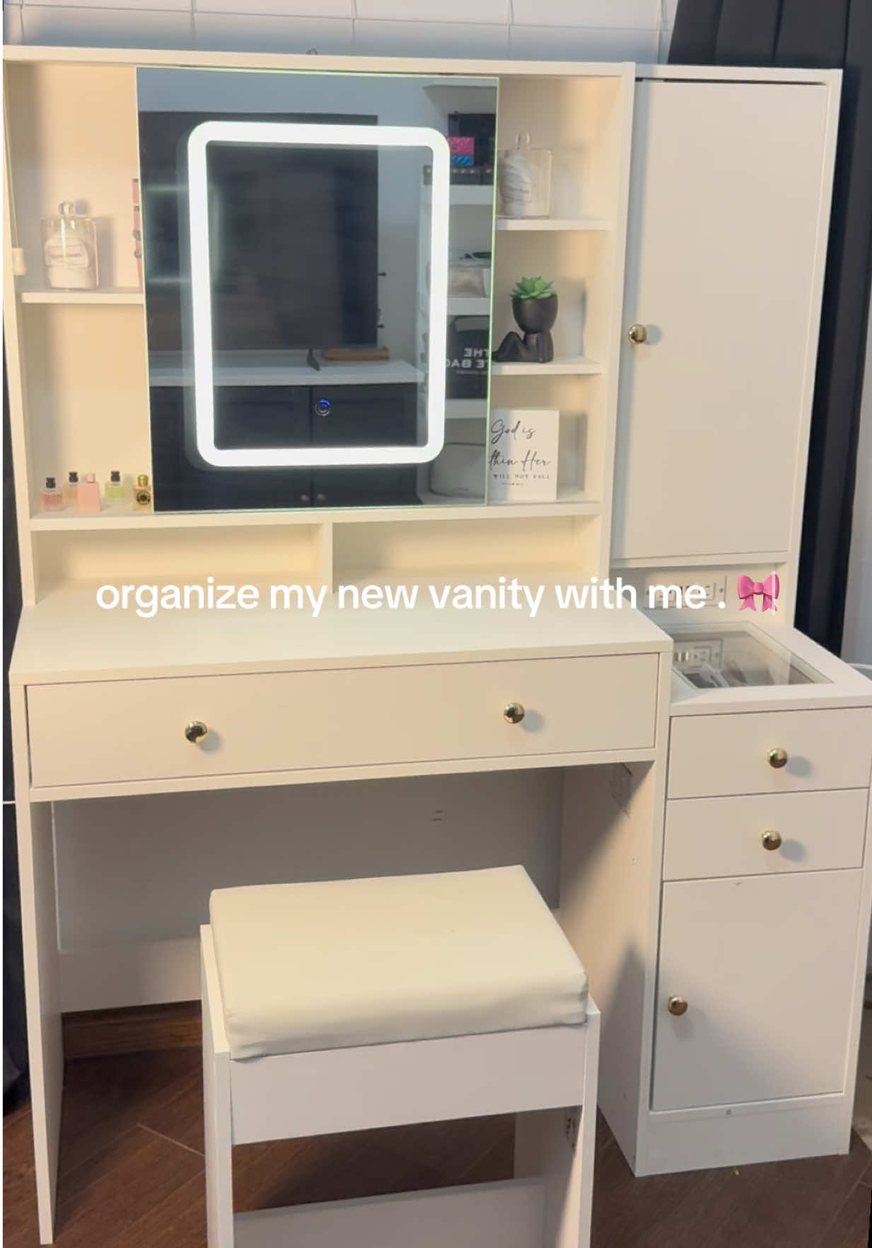 TikTok post by @therealaraceli_ for Vabches. Caption reads: I’m obsessed ! 😍 @Vabches #vanity #makeupvanity....