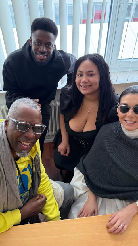 Instagram post by @lisaasantez for Joyn. Caption reads: [...] Semifinals @thevoiceofgermany ✌🏻

📺 @sat.1....