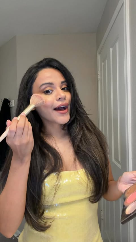 Instagram post by @thebeccaflores for Blistex. Caption reads: [...] to girls night out thanks to the new Blistex....
