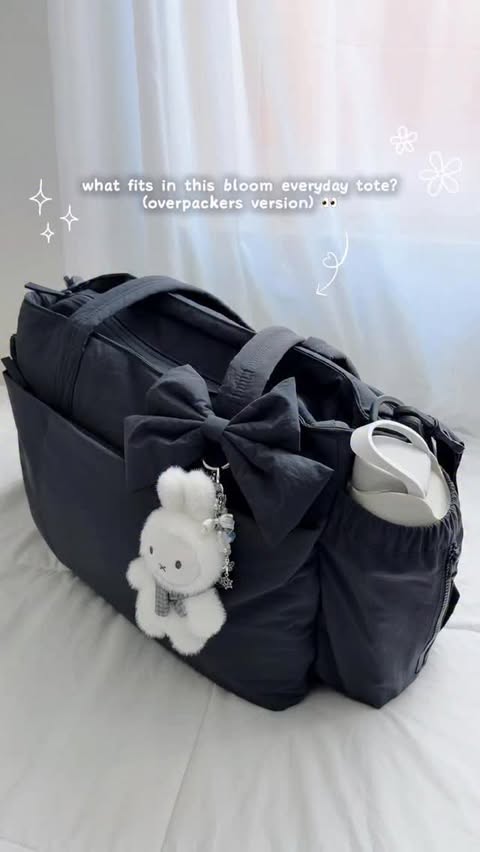 Instagram post by @cloverade for Bagsmart. Caption reads: #ad The @bagsmart_official Bloom Everyday Tote is....