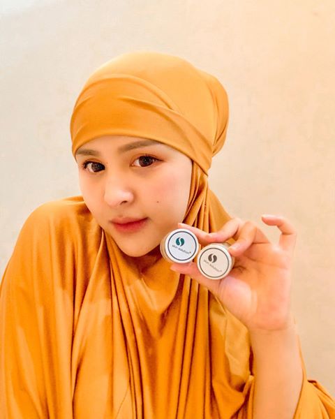 Instagram post by @thyasethyaa for BeautieSS Official. Caption reads: Kalo udah cocok emang ga bisa di pisahin ya 😝.