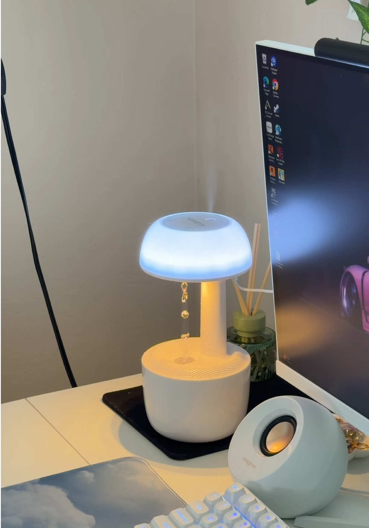 TikTok post by @ugcbysidney for MUNBYN. Caption reads: [...] #humidifier #roomdecor #antigravity....