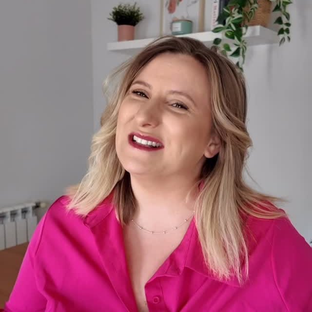 Instagram post by @karonchiok for Ultenic. Caption reads: Bienvenida a mi vida la aspiradora sin cable de....