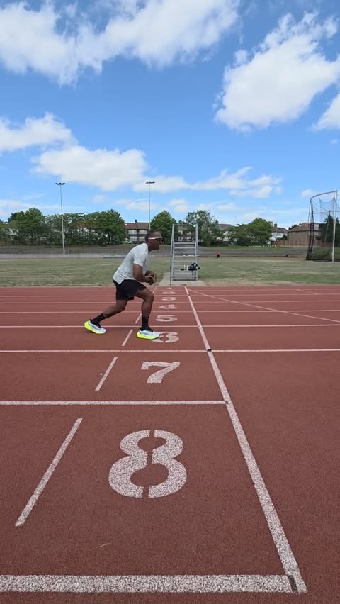 Instagram post by @besmartgetfit for Under Armour. Caption reads: [...] track as I start my PB challenge with Under....