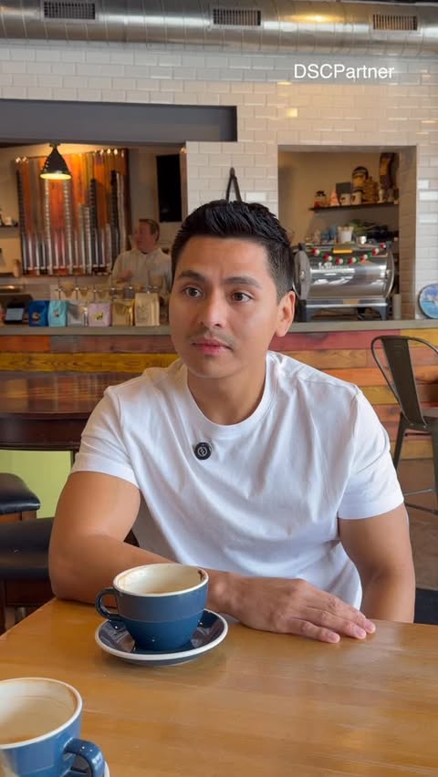 Instagram post by @_giovannipaolo for Dollar Shave Club. Caption reads: [...] but the shave wins 😏😂 #DSCPartner....