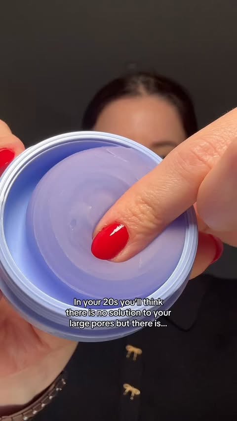 Instagram post by @mireyarios for Milani Cosmetics. Caption reads: PORE ERASER.