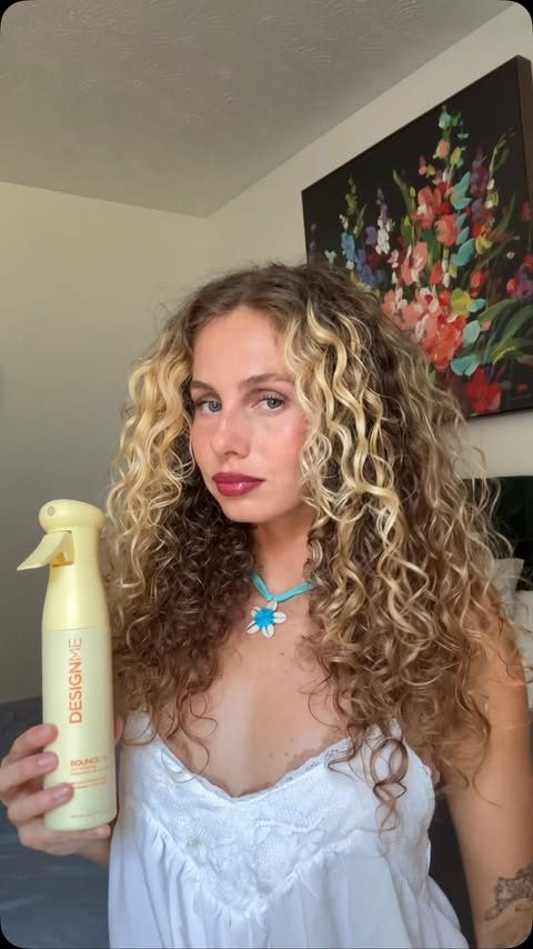 Instagram post by @rileyarrigo for DESIGNME Hair. Caption reads: [...] curls in minutes, no wash needed 🫧....
