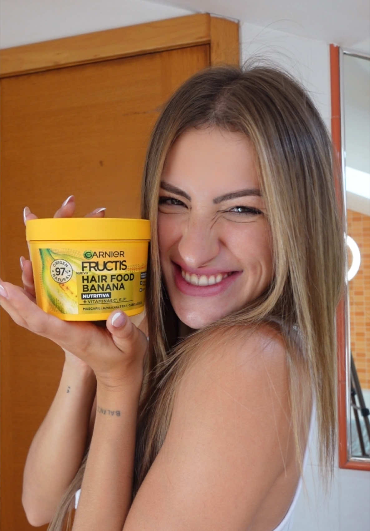 TikTok post by @paulacurrass for Garnier España. Caption reads: Como embajadora os aseguro que con la mascarilla....