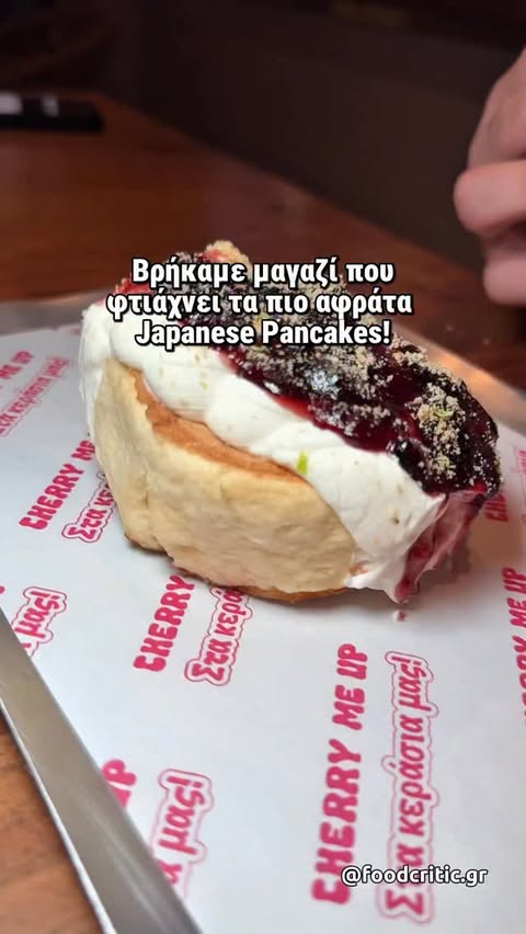 Instagram post by @foodcritic.gr for Wolt. Caption reads: [...] έκπτωση στις 2 πρώτες παραγγελίες από τη....