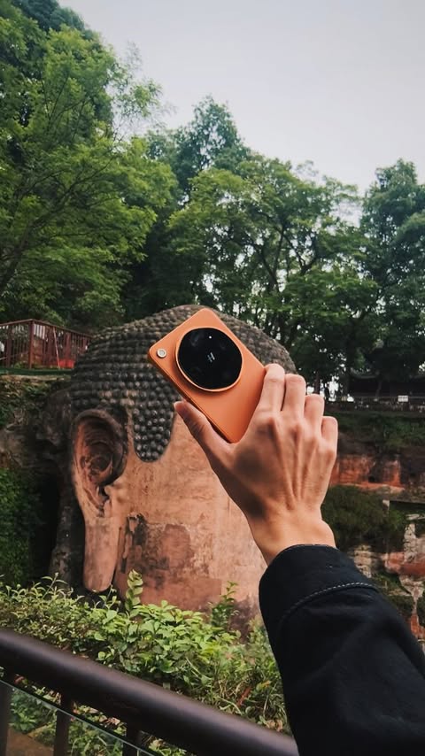 Instagram post by @lilhend for OPPO Indonesia. Caption reads: [...] phone, OPPO Find X9 Ultra @oppo....