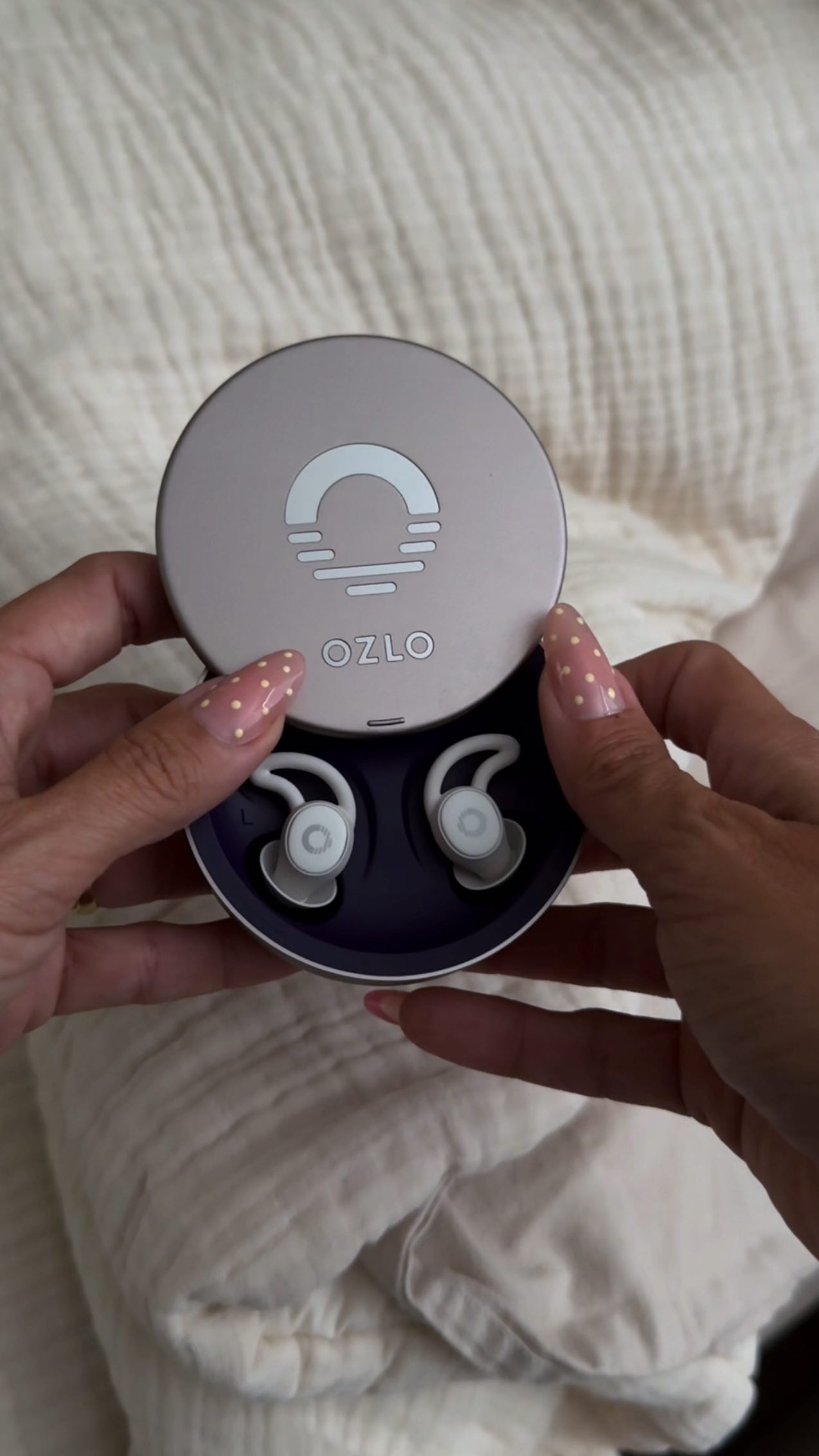 Instagram post by @oliamajd for Ozlo Sleep. Caption reads: [...] couldn’t fall asleep. Then I found....