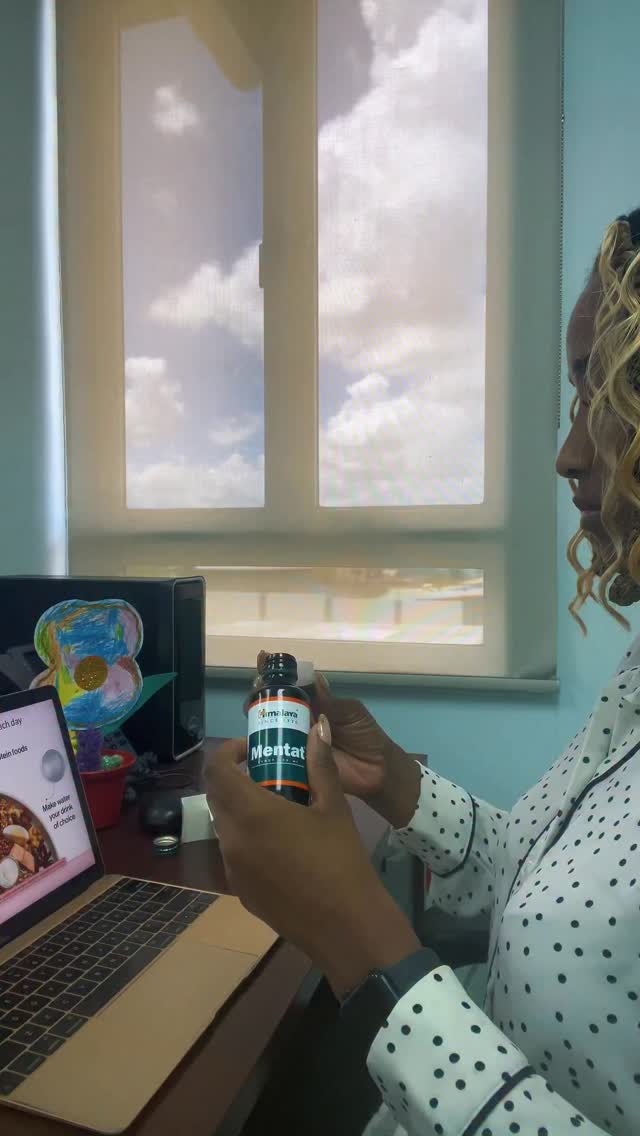 Instagram post by @trinidietitian for Himalaya Wellness. Caption reads: When life’s moving faster than your brain can keep....