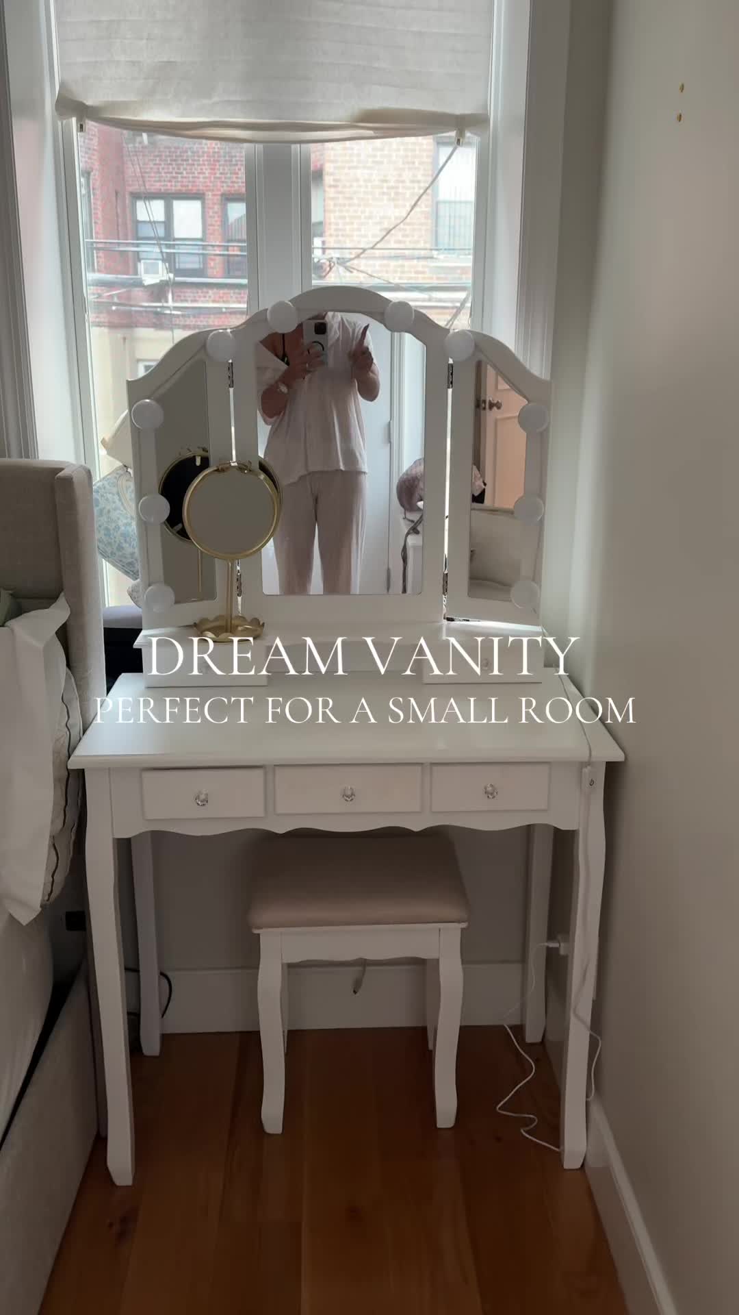 TikTok post by @estihana_ for Sikaic. Caption reads: [...] #makeupvanity #vanitymirror #girlsroom....