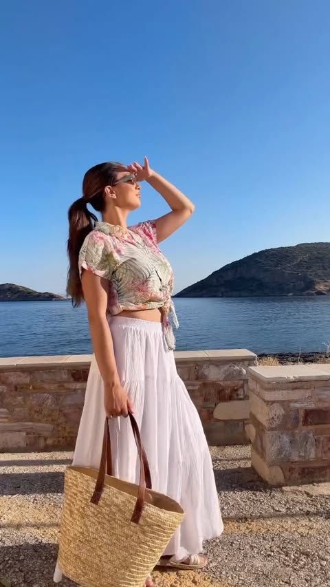 Instagram post by @eleniintokou for Pepco. Caption reads: [...] summer looks της συλλογής Palm Beach από....