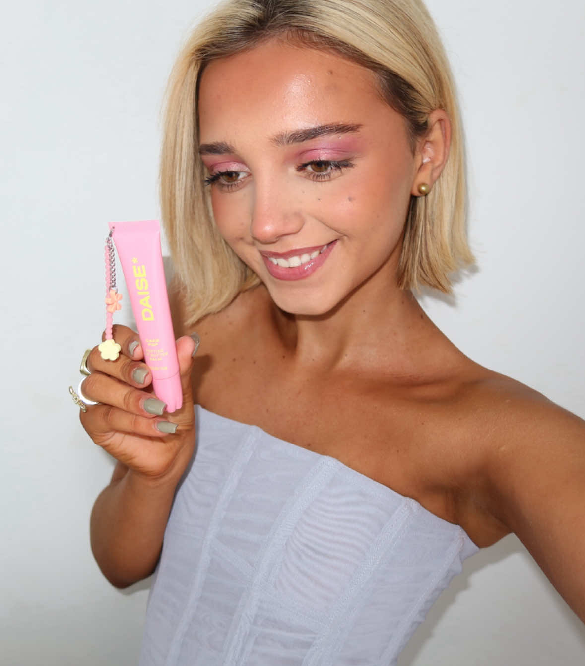 TikTok post by @tom.cmo for daisebeauty. Caption reads: [...] day with my new Daise Beauty Products....
