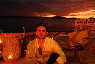 Instagram post by @andresbaida for Tequila Don Julio. Caption reads: Solis Occasum 🕊️
Con @tequiladonjulio como debe....